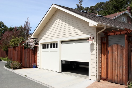 Dobrze wykonane orynnowanie obiektów takich jak garaż czy przydomowa wiata ma nie tylko aspekt praktyczny